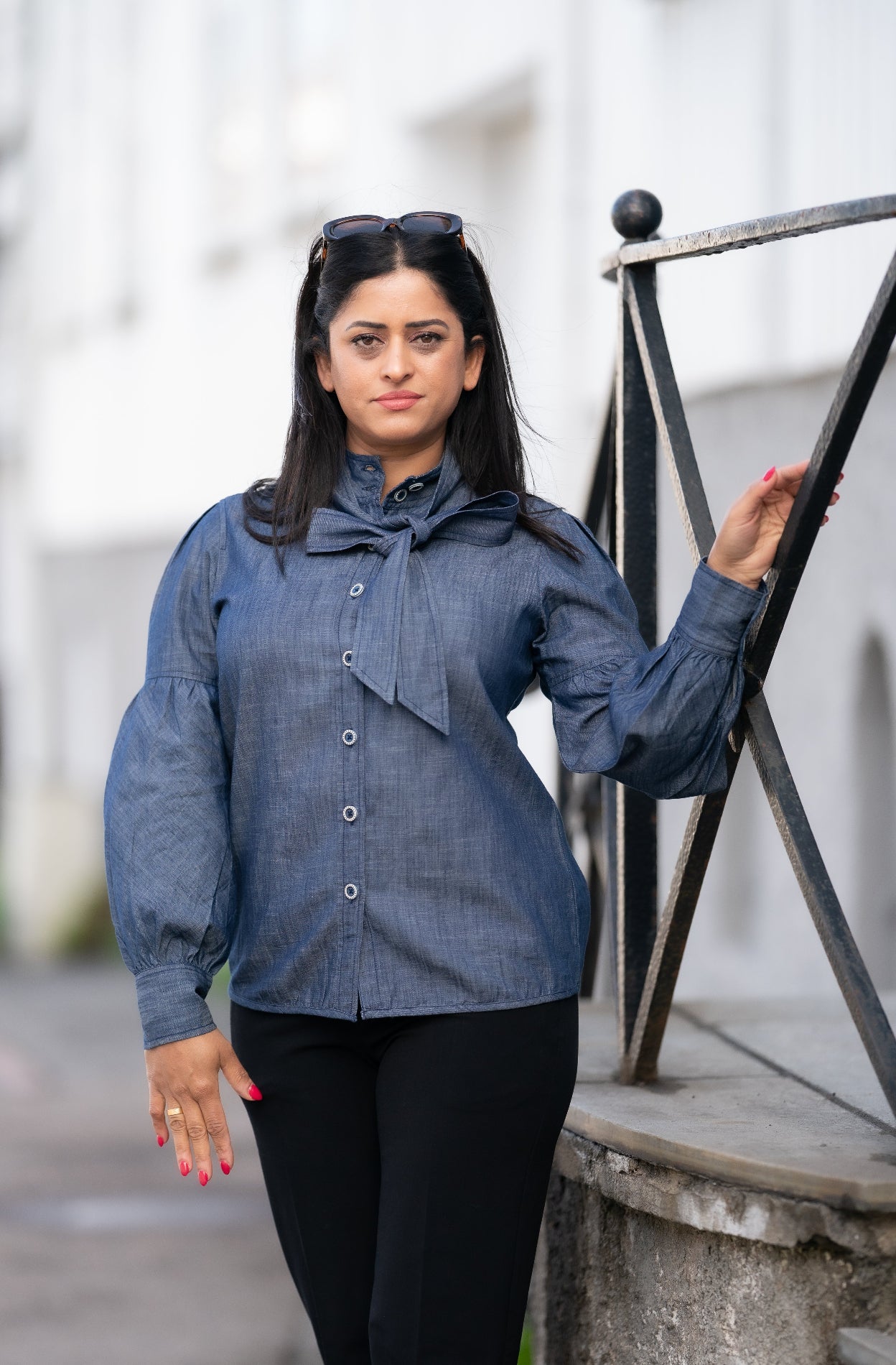 Denimskjorte med avtagbar sløyfe