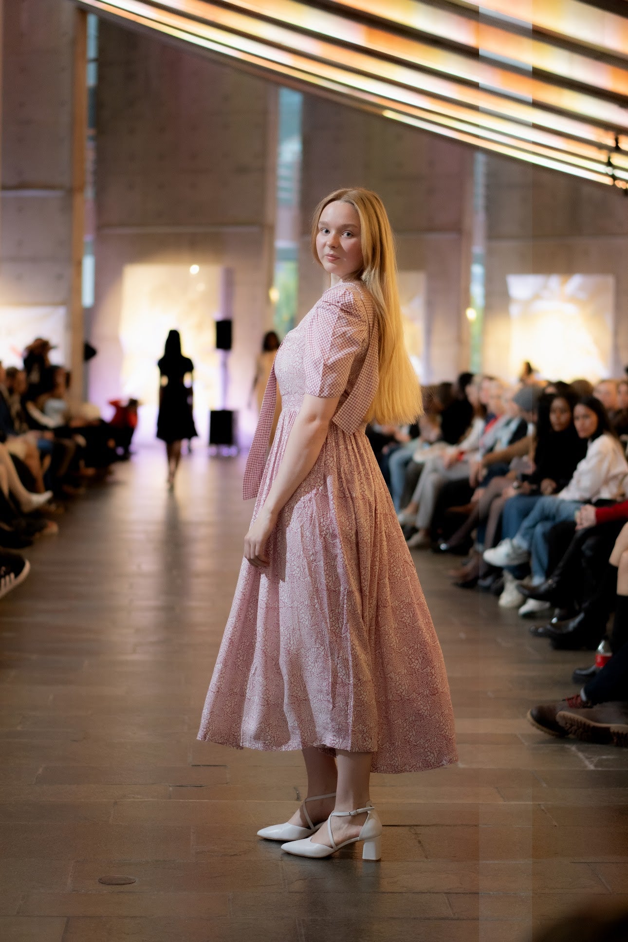 Rutelilje maxi kjole med sløyfe