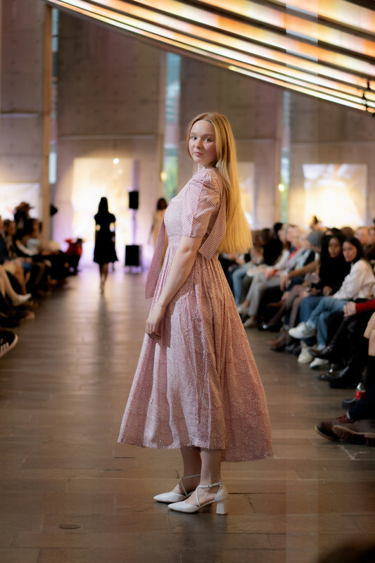 Rutelilje maxi kjole med sløyfe