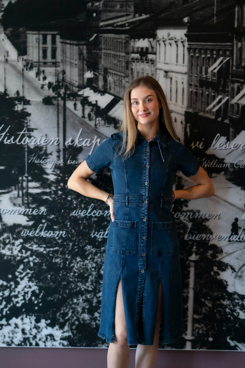 Denimkjole – Tidløs stil med moderne detaljer
