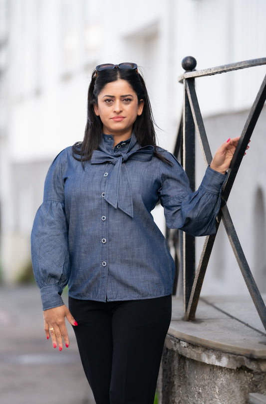 Denimskjorte med avtagbar sløyfe